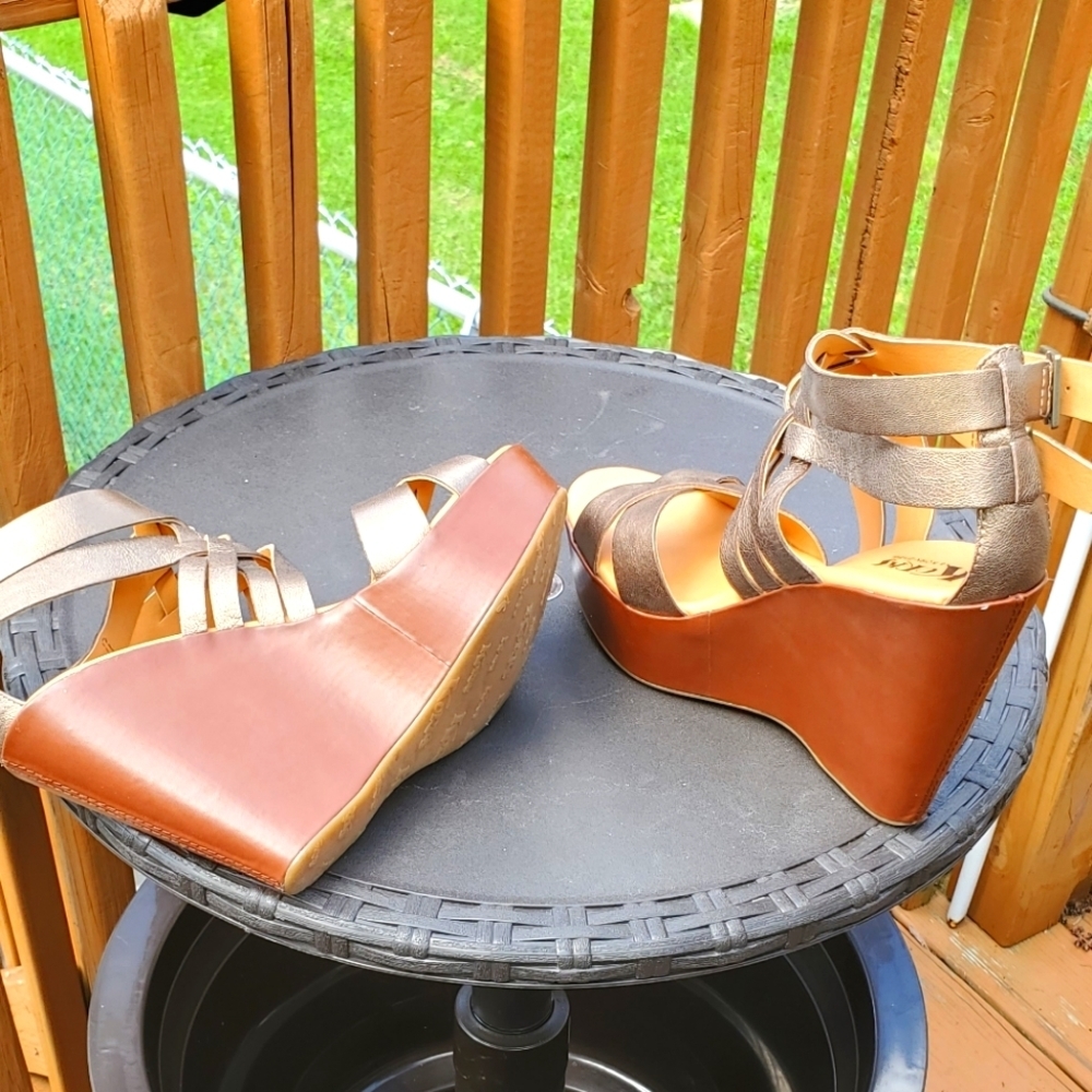 Korks Bronze Leather Ankle Cross Straps Platform Wedge Sandals Size 10 - Picture 2 of 11